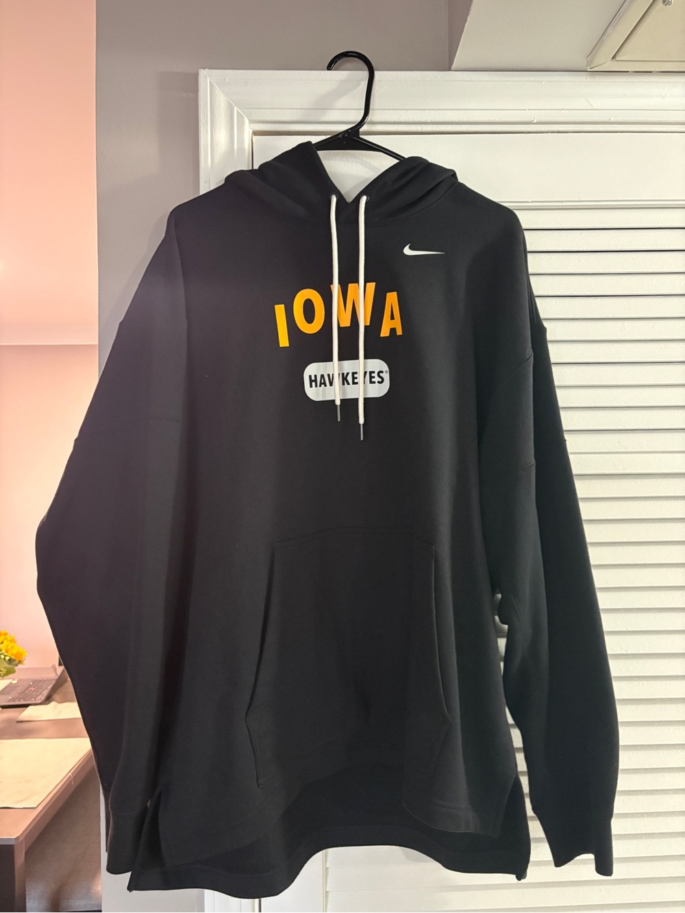 Nike Men’s Iowa Hawkeyes Black Pullover Hoodie